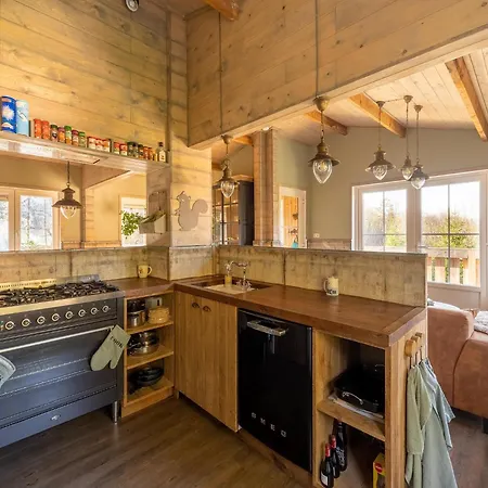 Forestside Escape Near Lake, Cleaning Included La-Roche-en-Ardenne