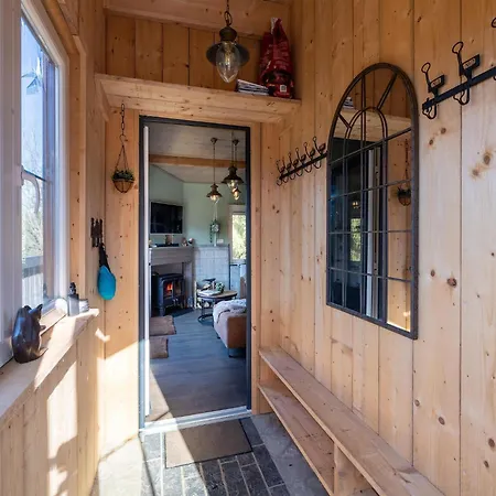 Forestside Escape Near Lake, Cleaning Included Casa vacanze La-Roche-en-Ardenne