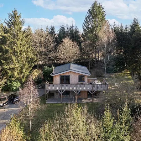 Forestside Escape Near Lake, Cleaning Included