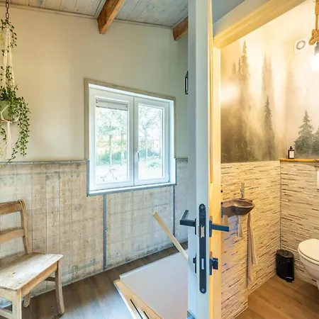 Casa vacanze Forestside Escape Near Lake, Cleaning Included *